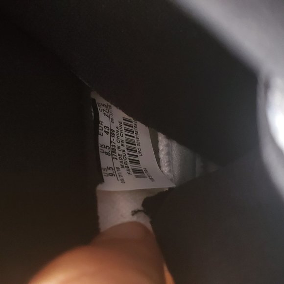 2018 Jordan 11 size 9.5 DS - Picture 8 of 9